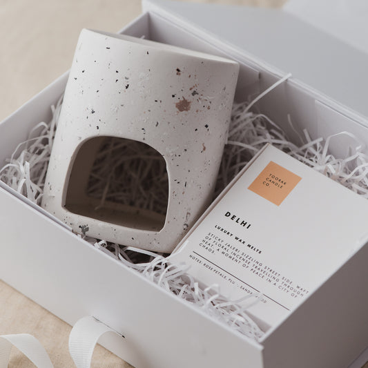 Gift set with a ceramic wax melt burner and a choice of luxury wax melt box, in a white luxury gift box
